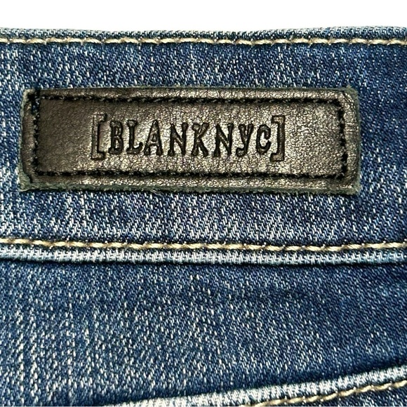 BLANKNYC Women’s The Astor Distressed Cut-Off Jeans Short Size 26 - Picture 6 of 14